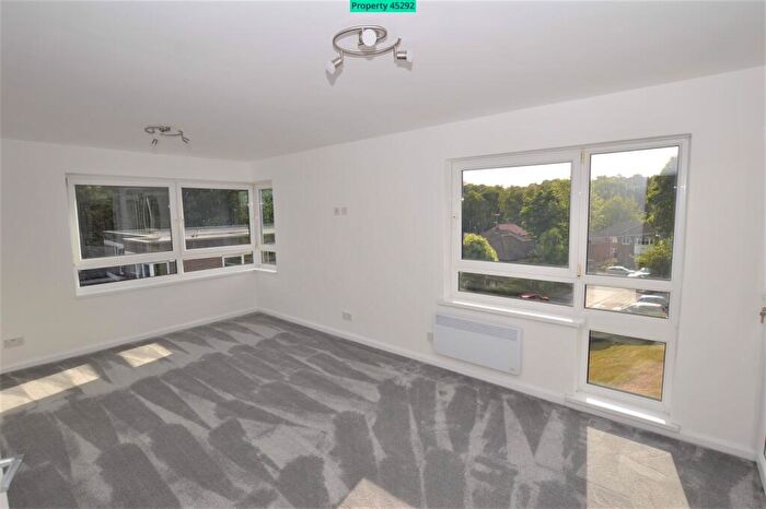 2 Bedroom Flat To Rent In Newton Park Court, Leeds, LS7