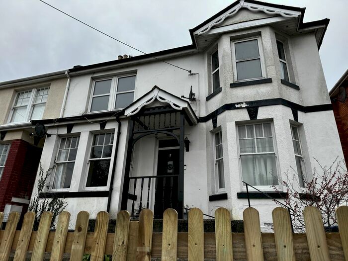 2 Bedroom Flat To Rent In Buckeridge Road, Teignmouth, TQ14