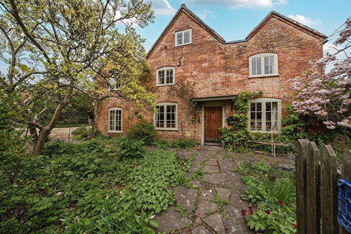 4 Bedroom Semi-Detached House For Sale In High Street, Streatley, Reading, Berkshire, RG8