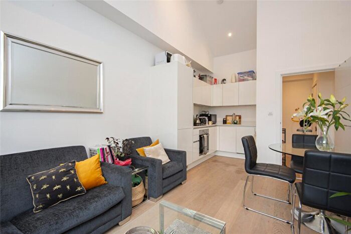 1 Bedroom Flat To Rent In Sail Loft Court, Clyde Square, E14