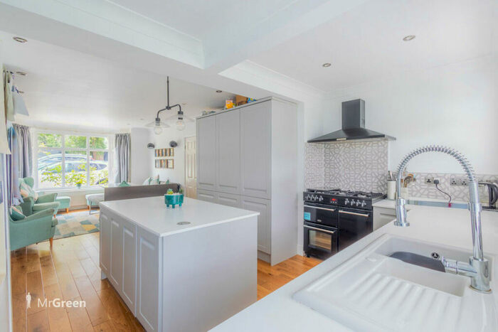 5 Bedroom Detached House For Sale In The Grove, Christchurch, BH23