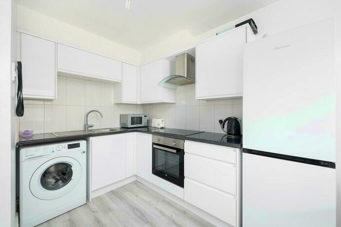 Flat To Rent In Hanover Place, London, E3