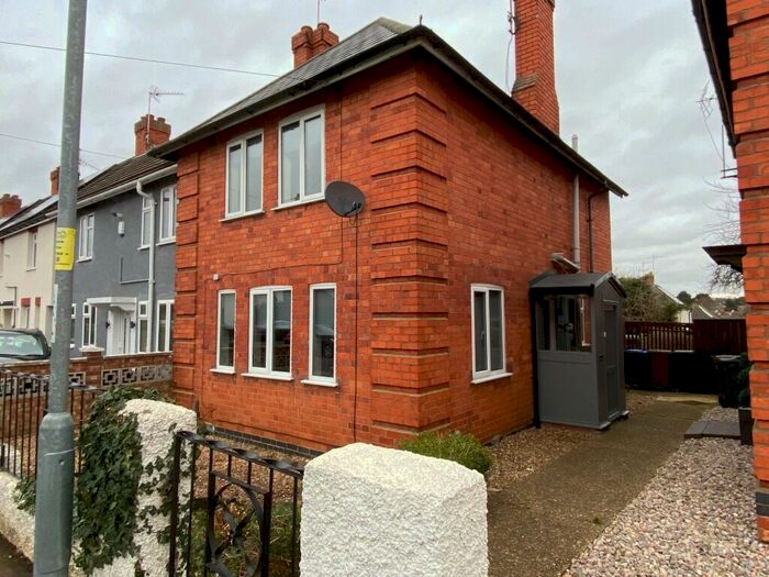 3 Bedroom Semi Detached House To Rent In Carlton Road, Northampton, Northamptonshire, NN2