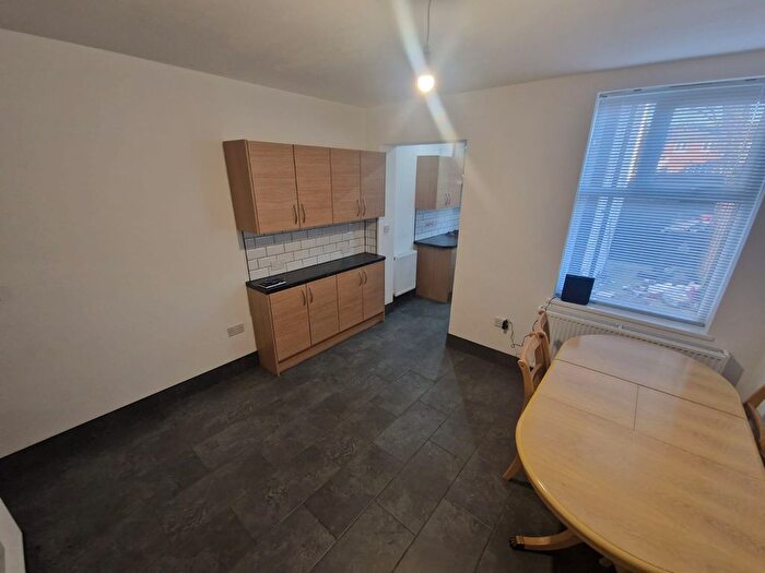 6 Bedroom Terraced House To Rent In Wolverhampton Street, Wednesbury, WS10