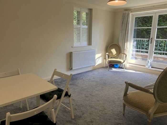2 Bedroom Apartment To Rent In Branksome Wood Road, Bournemouth, BH2