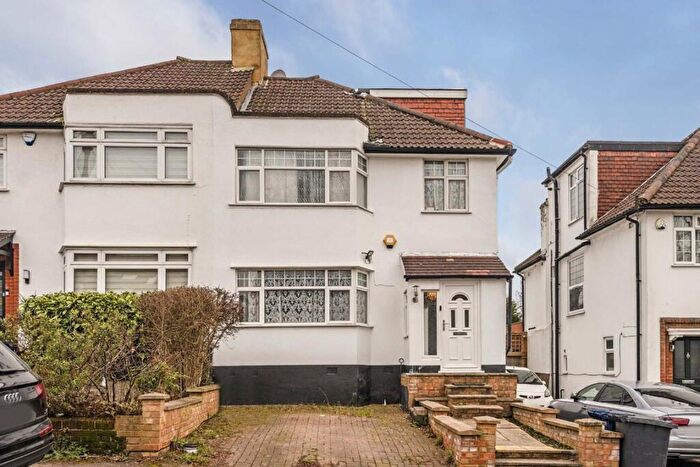 4 Bedroom Semi-Detached House For Sale In Wentworth Close, Finchley, N3