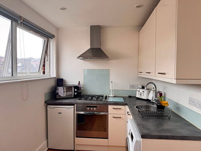 Studio To Rent In Valley Road, London, SW16