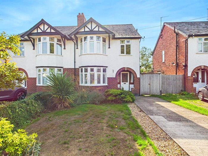 3 Bedroom Semi-detached House For Sale In Estcourt Road, Gloucester, GL1