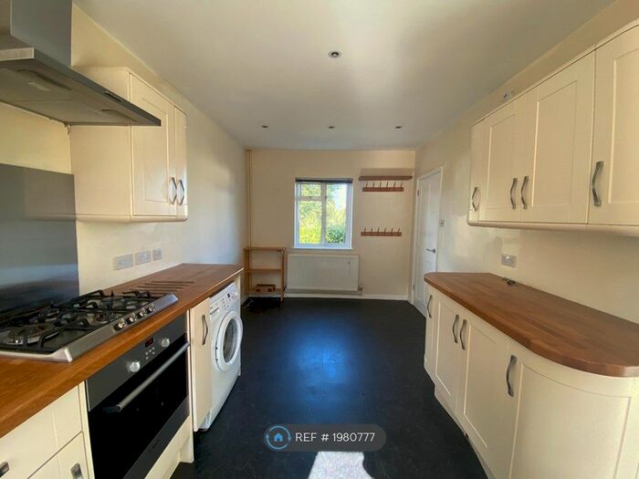 4 Bedroom Semi-Detached House To Rent In Arthur Road, Farnham, GU9