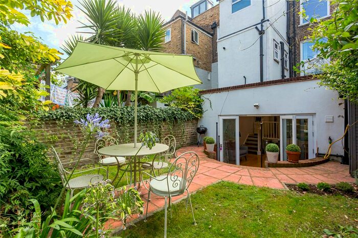 2 Bedroom Flat To Rent In Bassein Park Road, London, W12