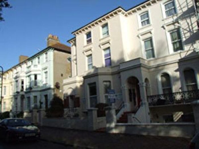 1 Bedroom Flat To Rent In Upperton Gardens, Eastbourne, BN21