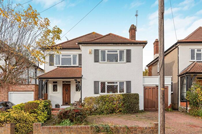 5 Bedroom Detached House For Sale In Bluebridge Avenue, Brookmans Park, AL9