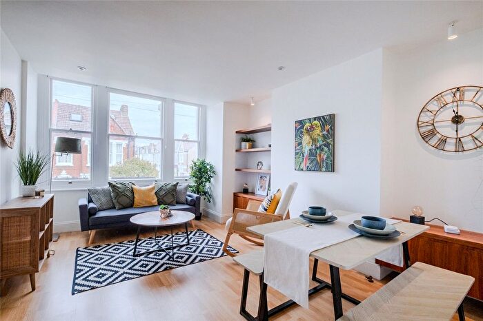 2 Bedroom Flat For Sale In Norfolk House Road, London, SW16