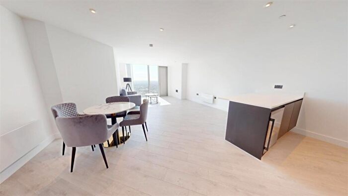 3 Bedroom Apartment To Rent In Vista River Gardens, Trinity Way, Manchester, M3