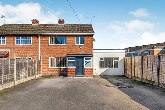 4 Bedroom Semi-Detached House For Sale In Park Lane, Nuneaton, CV10