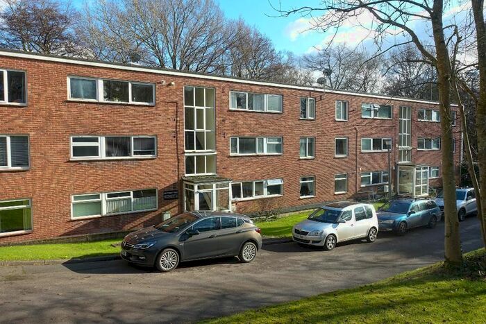 2 Bedroom Flat To Rent In Hiltingbury Court, Chandler's Ford, Eastleigh SO53