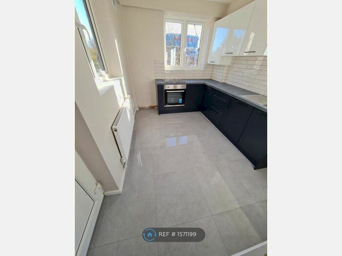 2 Bedroom Flat To Rent In Shenley Road, Borehamwood, WD6