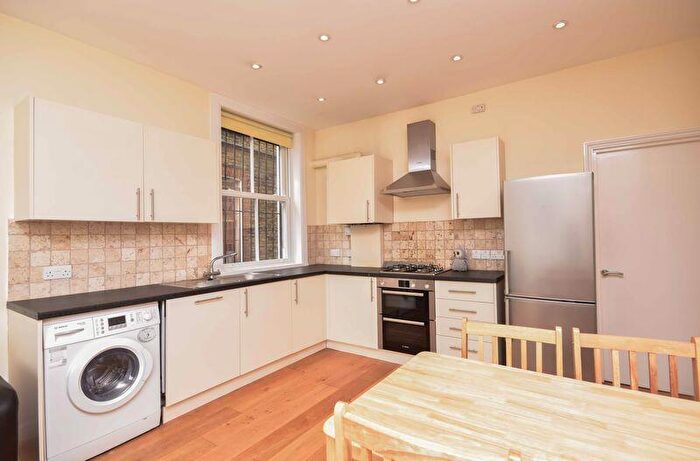 2 Bedroom Flat To Rent In Balham Hill, London, SW12