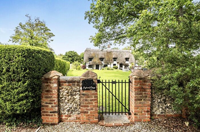 4 Bedroom Cottage For Sale In Inglenook Cottage, SP11