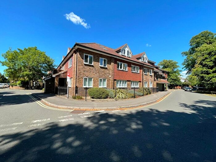 2 Bedroom Flat To Rent In Leacroft, Staines-Upon-Thames, Surrey, TW18