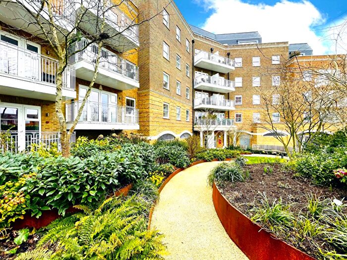 2 Bedroom Flat To Rent In Atkinson House, Eden Place, RH8