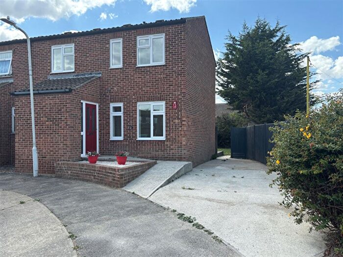 3 Bedroom End Of Terrace House For Sale In Alder Close, Sheerness, ME12