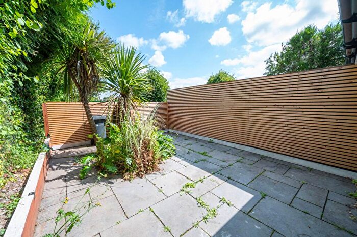 2 Bedroom Maisonette To Rent In Pewley Way, Guildford, GU1