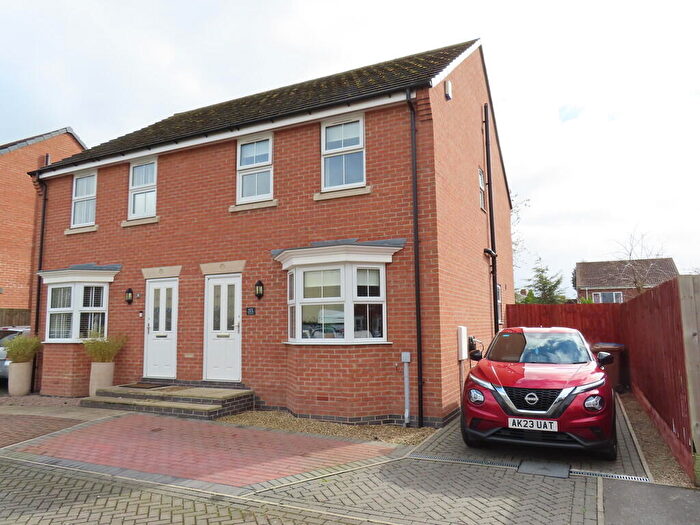 3 Bedroom Semi Detached House For Sale In Brooks Drive, Goole, DN14