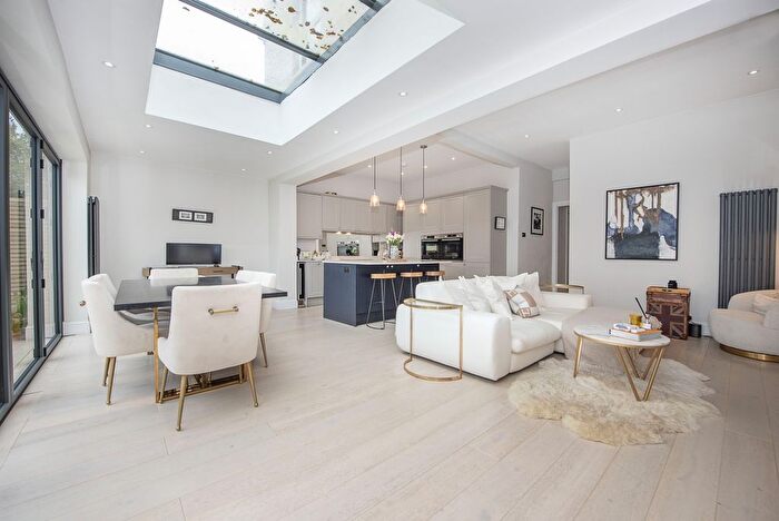 2 Bedroom Maisonette To Rent In Oakwood Road, London, SW20