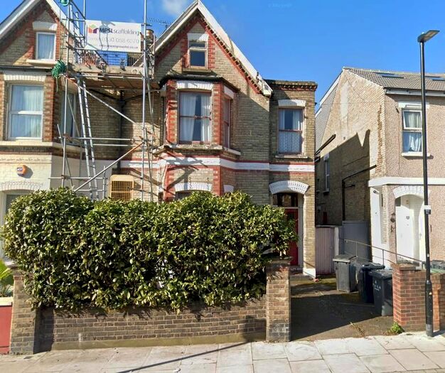 5 Bedroom Flat To Rent In St. Pauls Road, London, N17