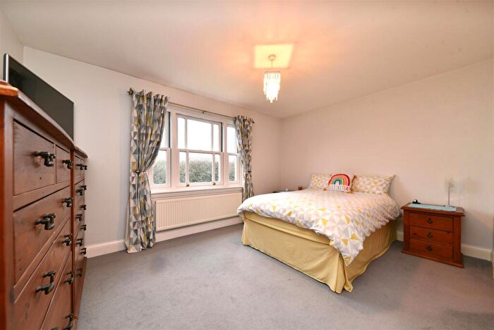 5 Bedroom Detached House For Sale In Dunwich Farm, Stevenage, SG1