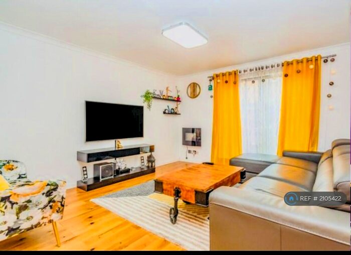 2 Bedroom Terraced House To Rent In Pemberton Gardens, Calcot, Reading, RG31