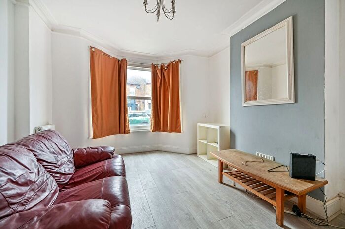 4 Bedroom Terraced House To Rent In Garratt Lane, Tooting, London, SW17