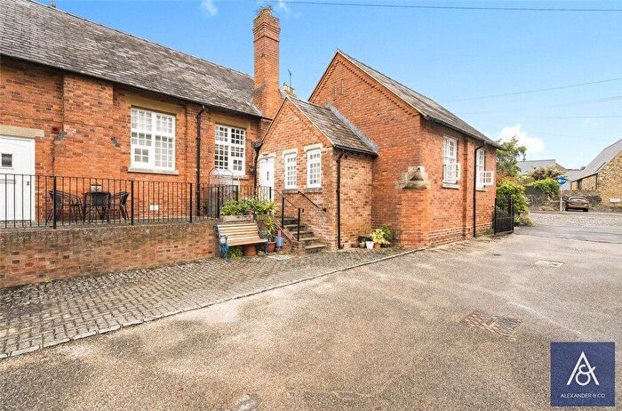 2 Bedroom Apartment For Sale In Hill Street, Brackley, Northamptonshire, NN13