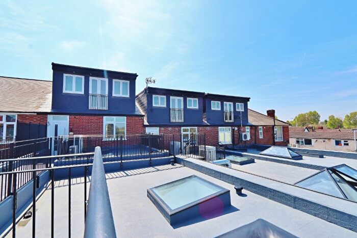 2 Bedroom Flat To Rent In Collier Row Road, Collier Row, RM5