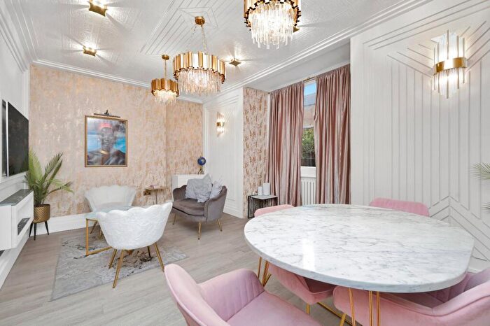 2 Bedroom Maisonette To Rent In Lady Somerset Road, Tufnell Park, NW5