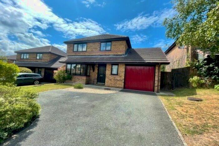 3 Bedroom Property To Rent In Chapelfield Deganwy, Conwy, LL31