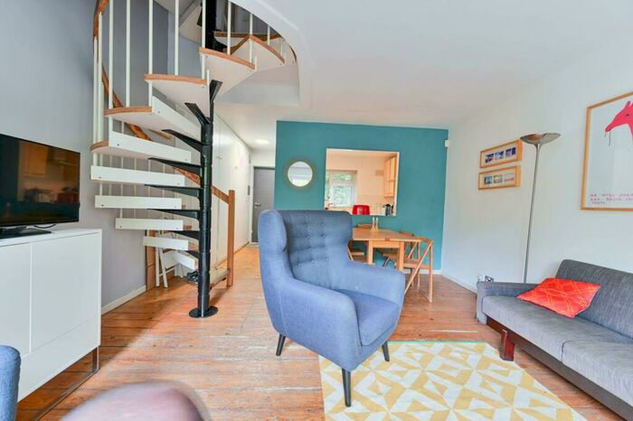 3 Bedroom House To Rent In Vauxhall Walk, Vauxhall, London, SE11