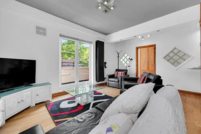 3 Bedroom Flat To Rent In Murray Grove, London, N1