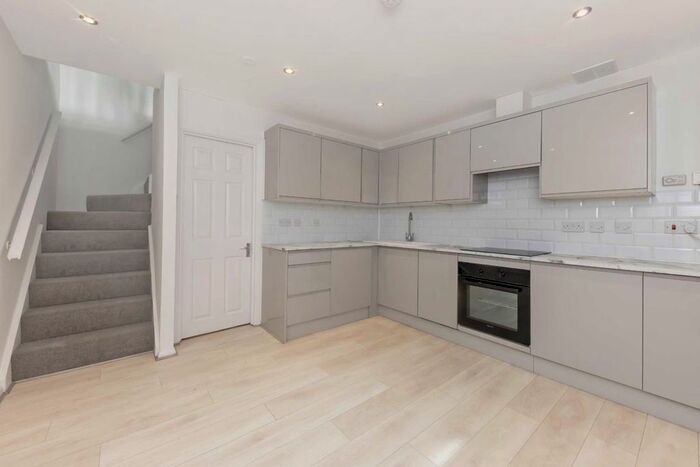 1 Bedroom Flat To Rent In Pentland Gardens, London, SW18