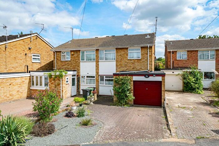 4 Bedroom Semi-Detached House For Sale In Dawlish Road, Luton, LU4