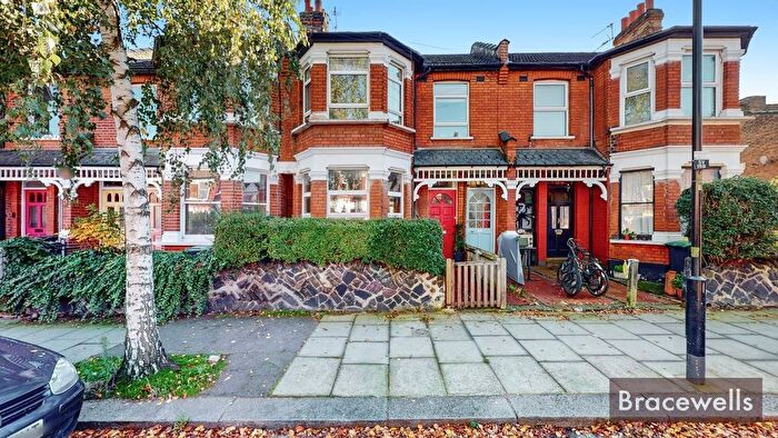 3 Bedroom Flat To Rent In South View Road, London, N8