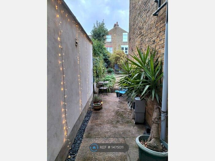 1 Bedroom Flat To Rent In Brixton Hill, London, SW2