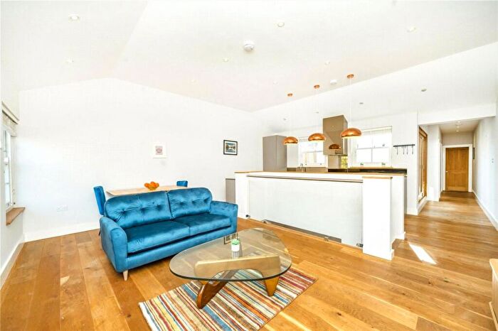 2 Bedroom Flat To Rent In Railway Side, Barnes, SW13