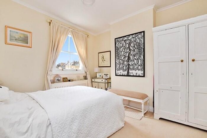 2 Bedroom Flat To Rent In Craven Mews, London, SW11
