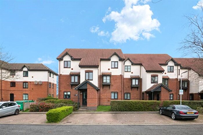 1 Bedroom Flat For Sale In David Close, Harlington, Greater London, UB3