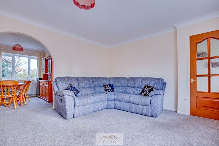 3 Bedroom Detached House For Sale In Fern Close, Eckington, Sheffield, S21