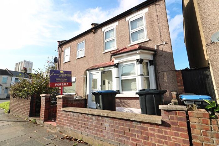 2 Bedroom Semi Detached House For Sale In Oxford Road, London, N9