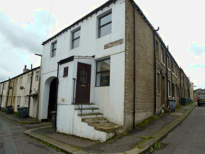 3 Bedroom House To Rent In Hill Top Road, Huddersfield, HD1
