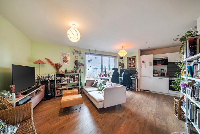 1 Bedroom Flat For Sale In Mcmillan Street, Deptford London, SE8